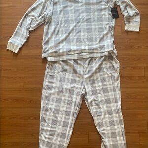 Cuddle Duds Gray and White Plaid Pajama Set